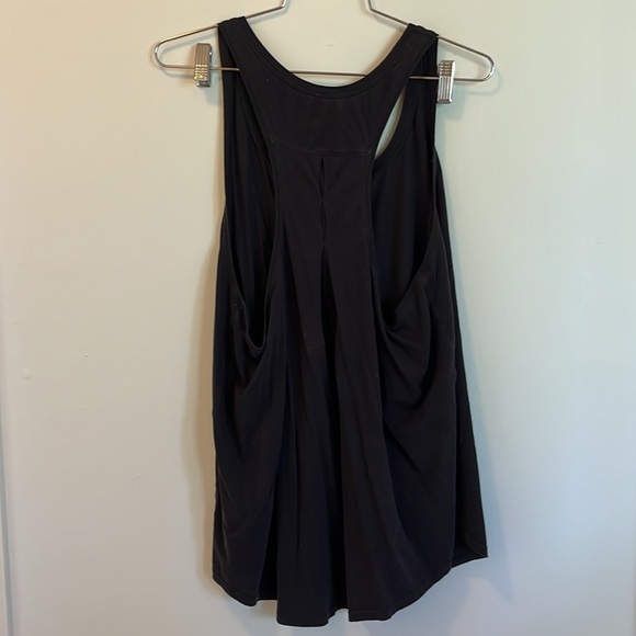 $18 for 3 Lululemon tank top bundle size 10/12 - Picture 2 of 9